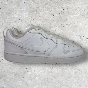 Kids Nike Court Borough Low 2 size 6Y